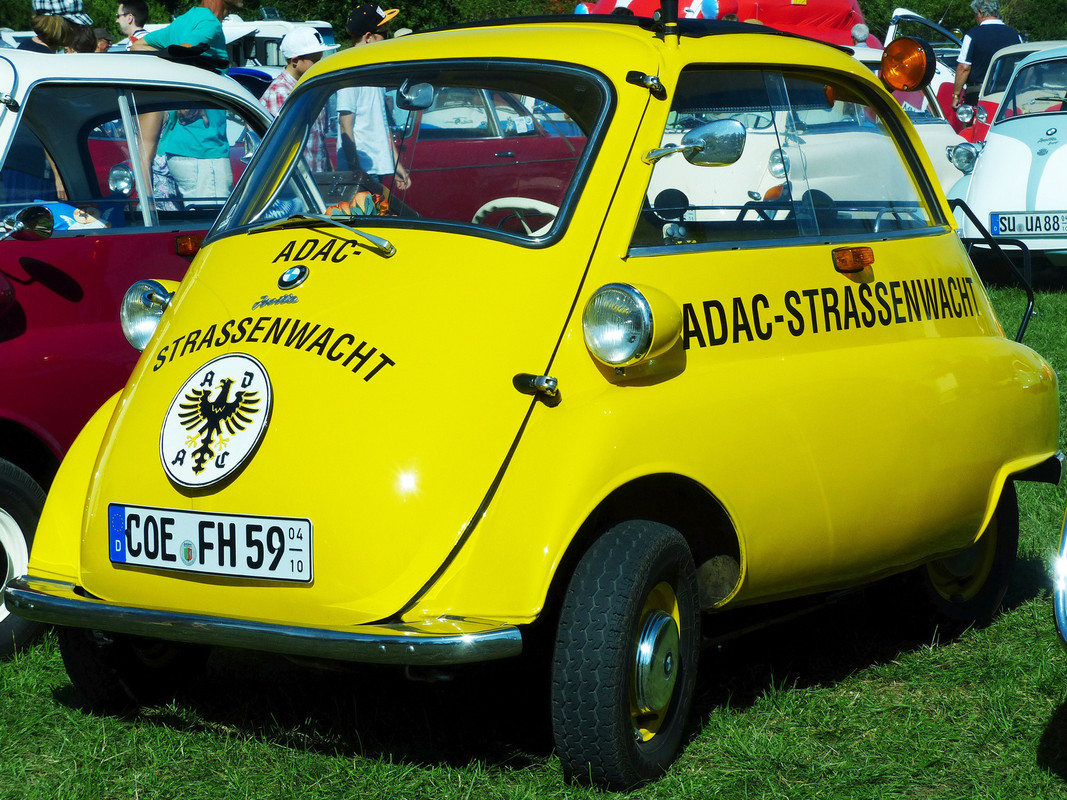 yellowbmw-Parked.jpg