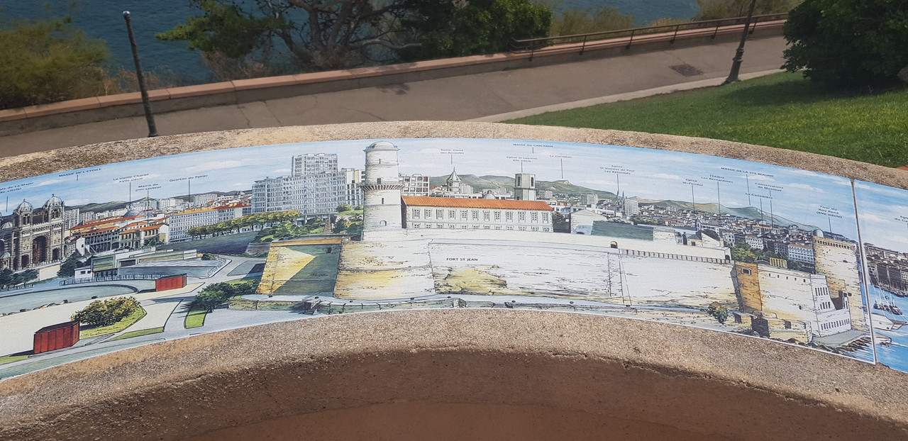 Лягушачьи лапки в Лионе, а в Марселе мистраль и мыло. Обычный отчет.