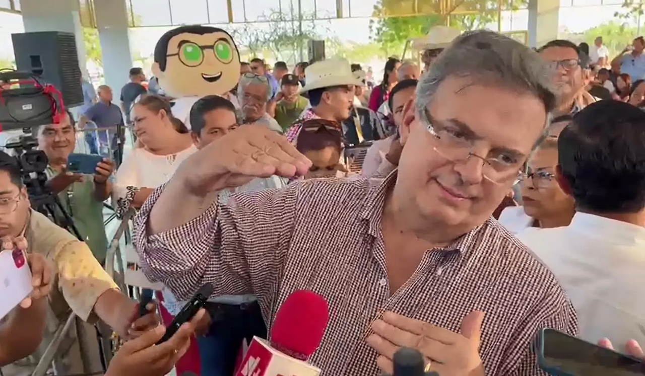 Refrenda Ebrard compromiso con AMLO, dice que nunca le ha volteado bandera