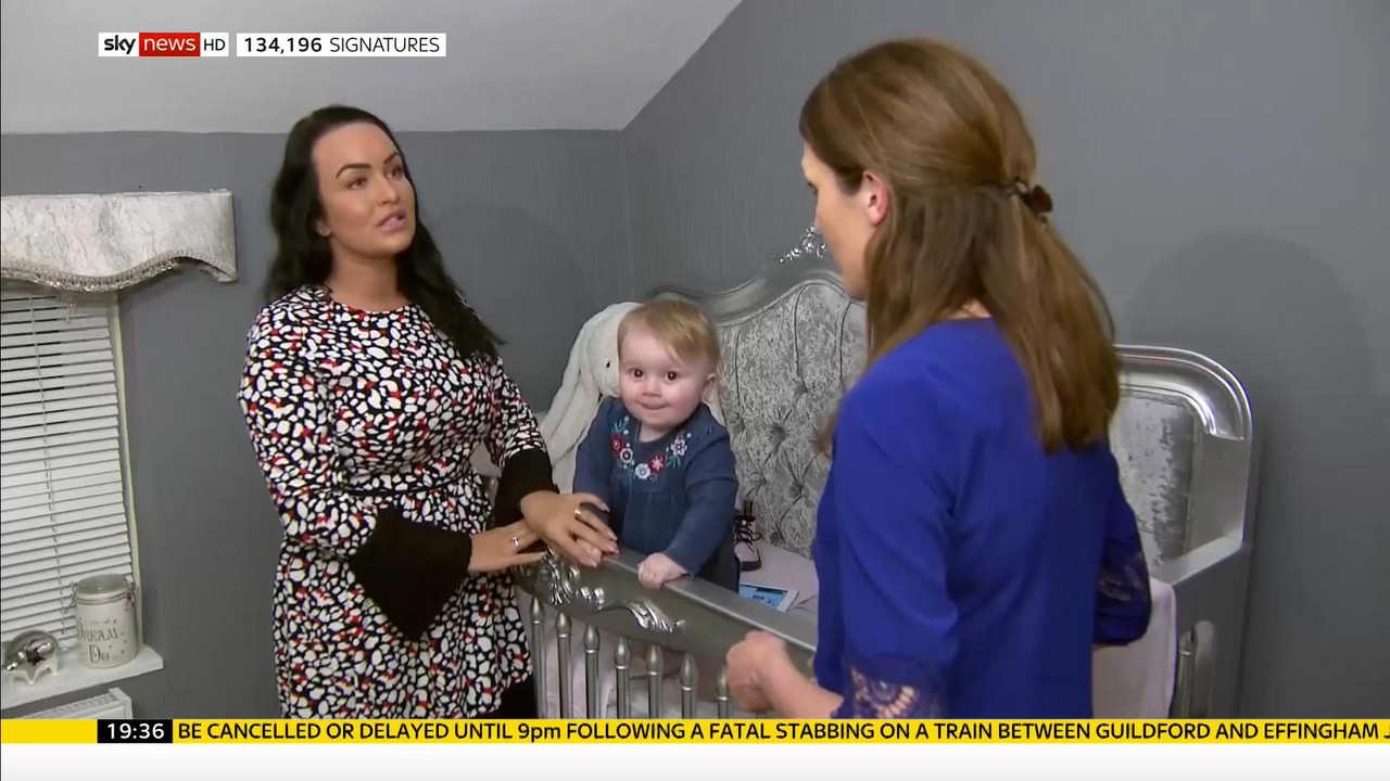 04 January - 19.00.00 - Sky News Tonight. Reports and lively deb