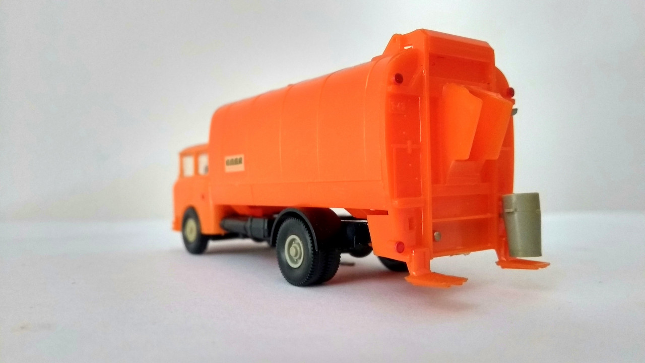 Mach (738)