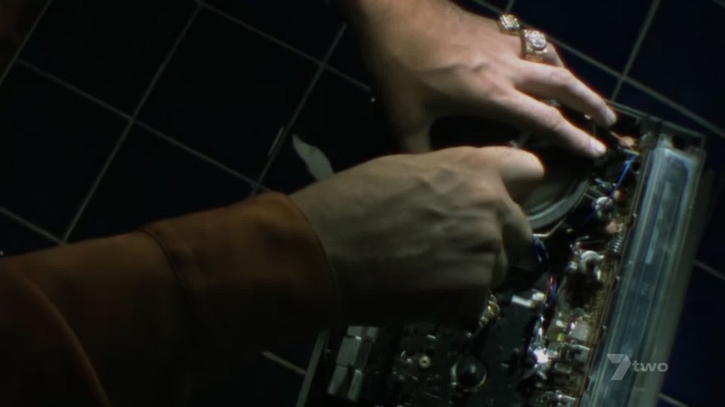 [Image: oki5r8yx5a8v.jpg]