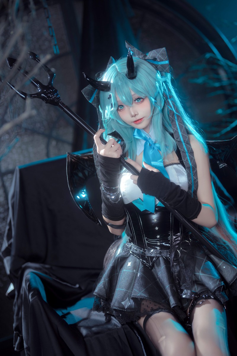 艾西Aiwest 初音未来小恶魔Cosplay写真图集 Miku恶魔主题高清图集 26P (157.7M)插图4