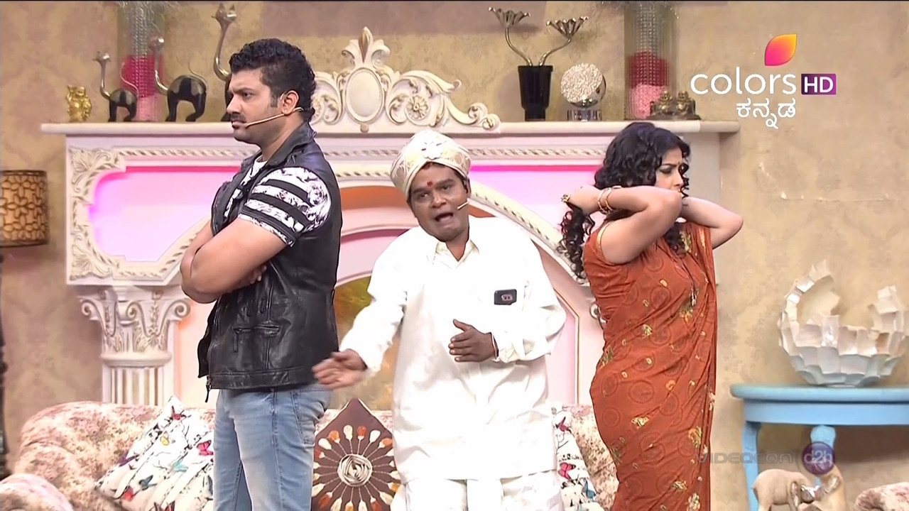 Shwetha Chengappa Hot scenes and navel.mp4_snapshot_02.51.383