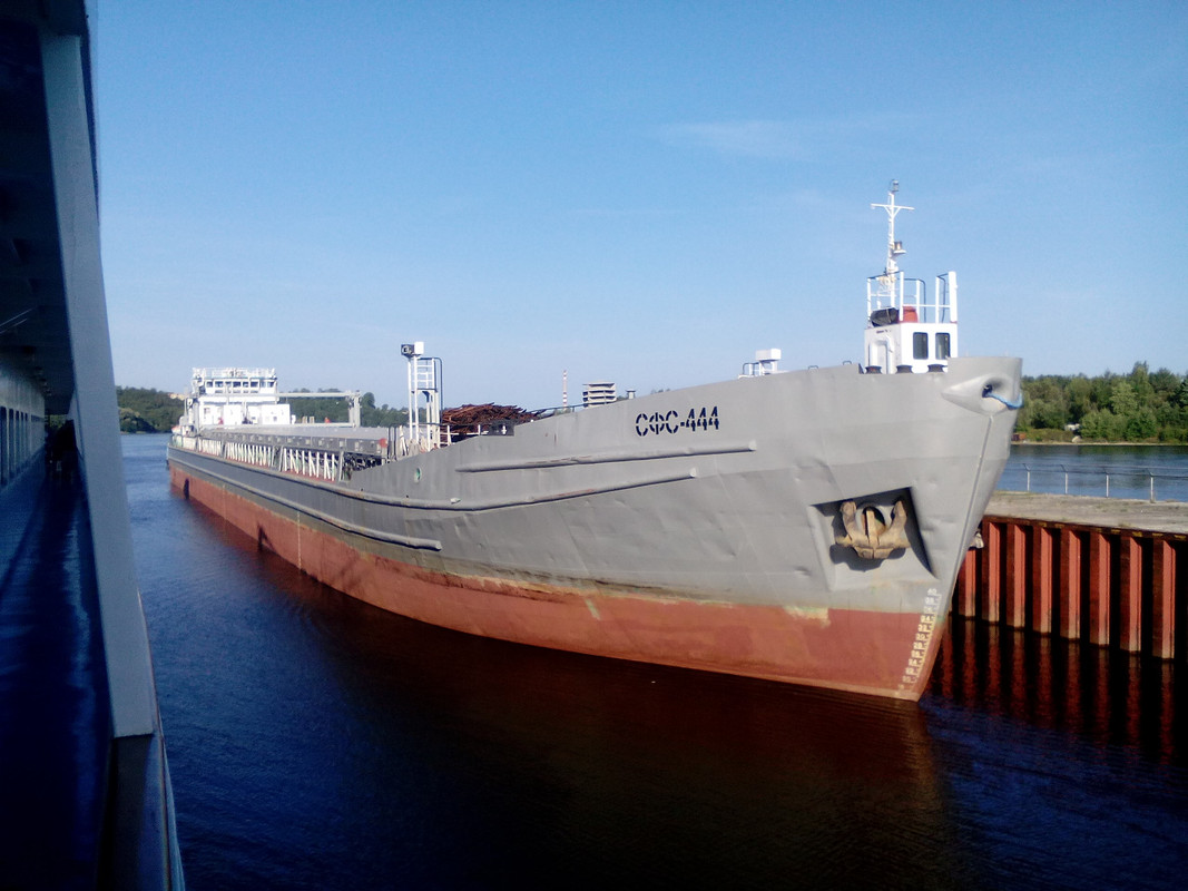 1535173215166-2021194077