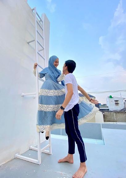 Dinda Hauw dan Rey Mbayang