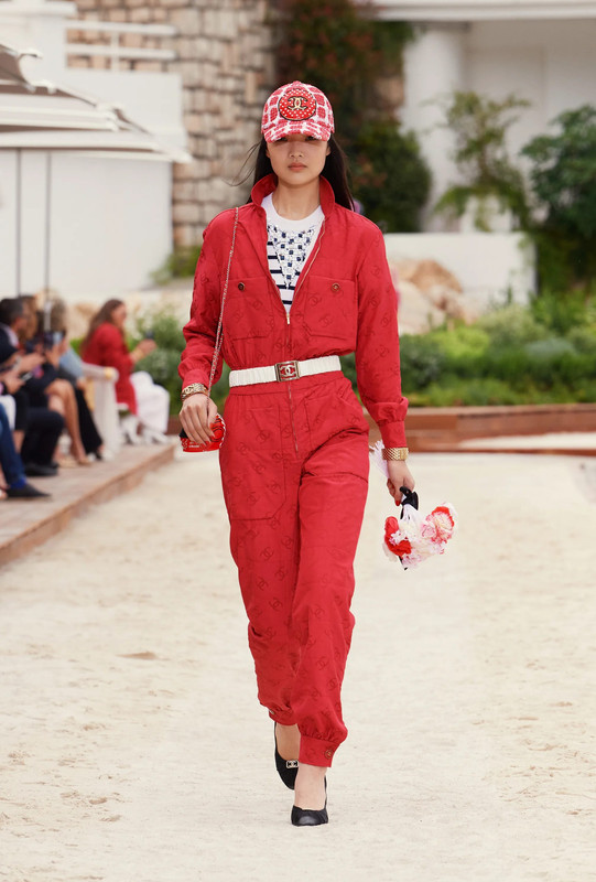 Chanel, la minibag ispirata al casco della Formula 1 