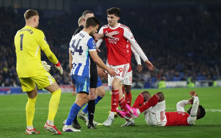 Arsenal chấp nhận vai “phản diện” Ngoại hạng Anh, fan phí tiền vào sân