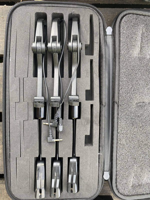 6A5F2EE8-5C47-477C-AA40-9F52D7B89755