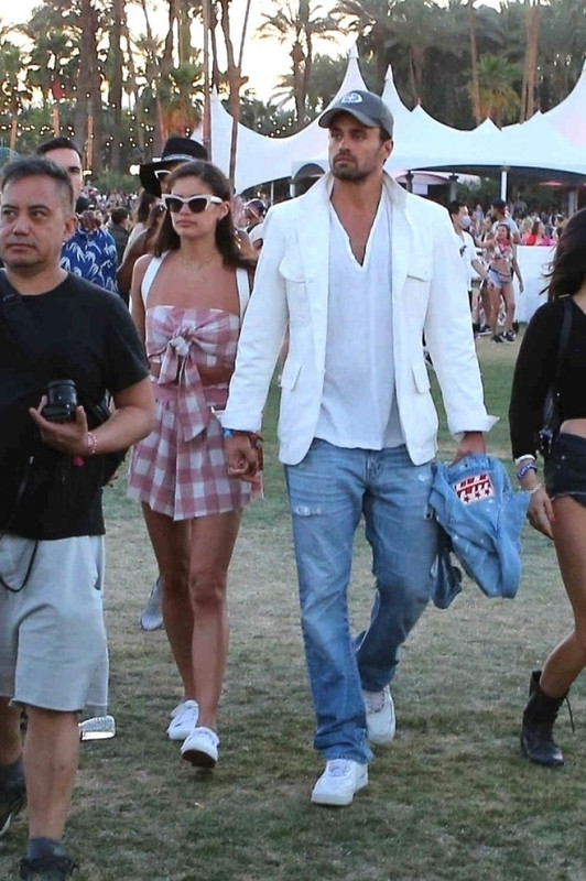 sara-sampaio-at-2018-coachella-valley-music-and-arts-festival-1