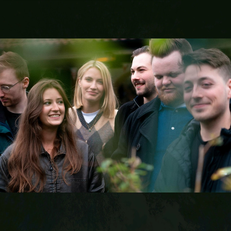 Group picture of the band 'Garland'.