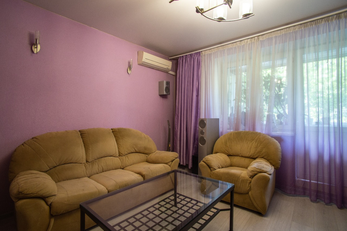 F27D9C1E-A1B7-4820-9D43-52A408766981