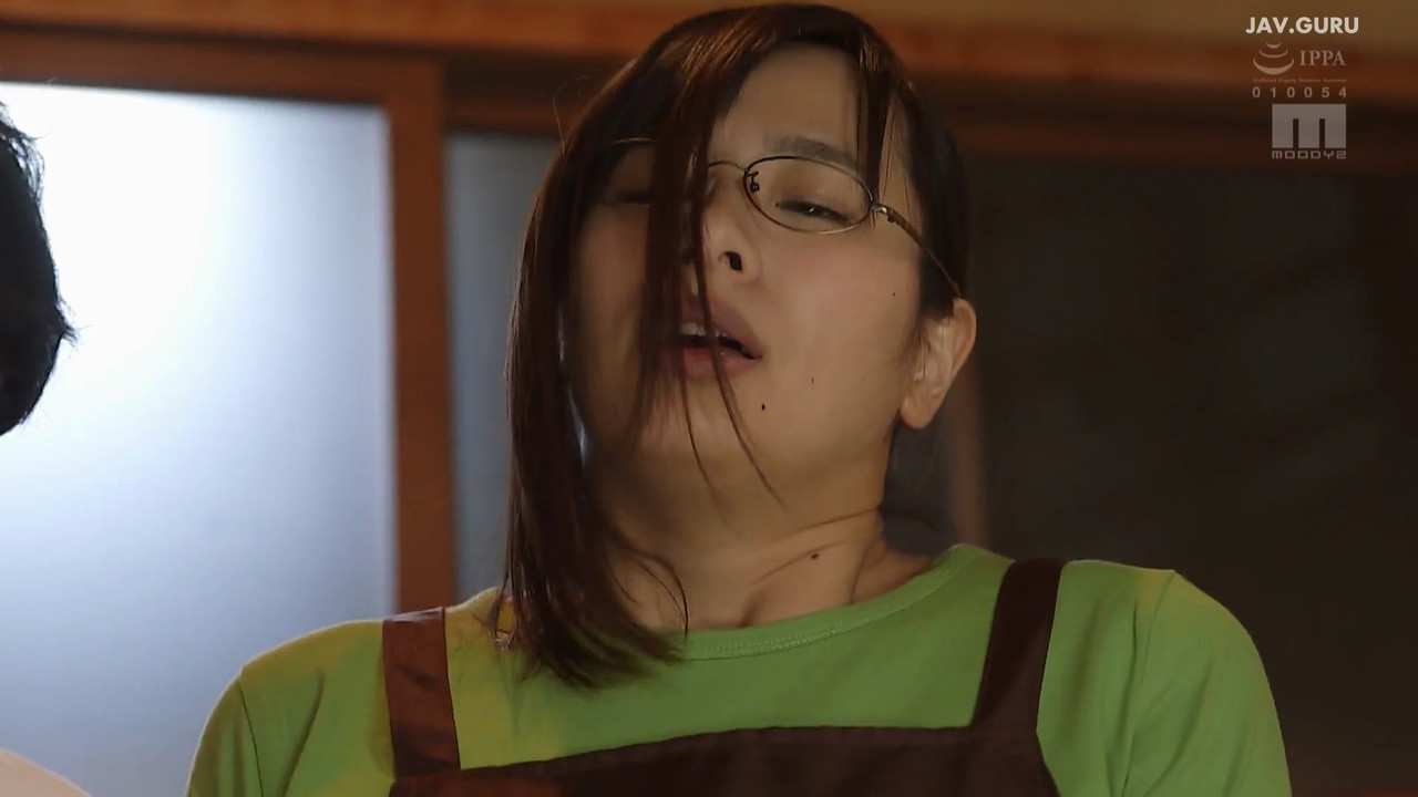 [MIMK-054] (English subs) Auntie Feels Way Too Good - My Auntie Has An Incredible Pussy - Hana Harun