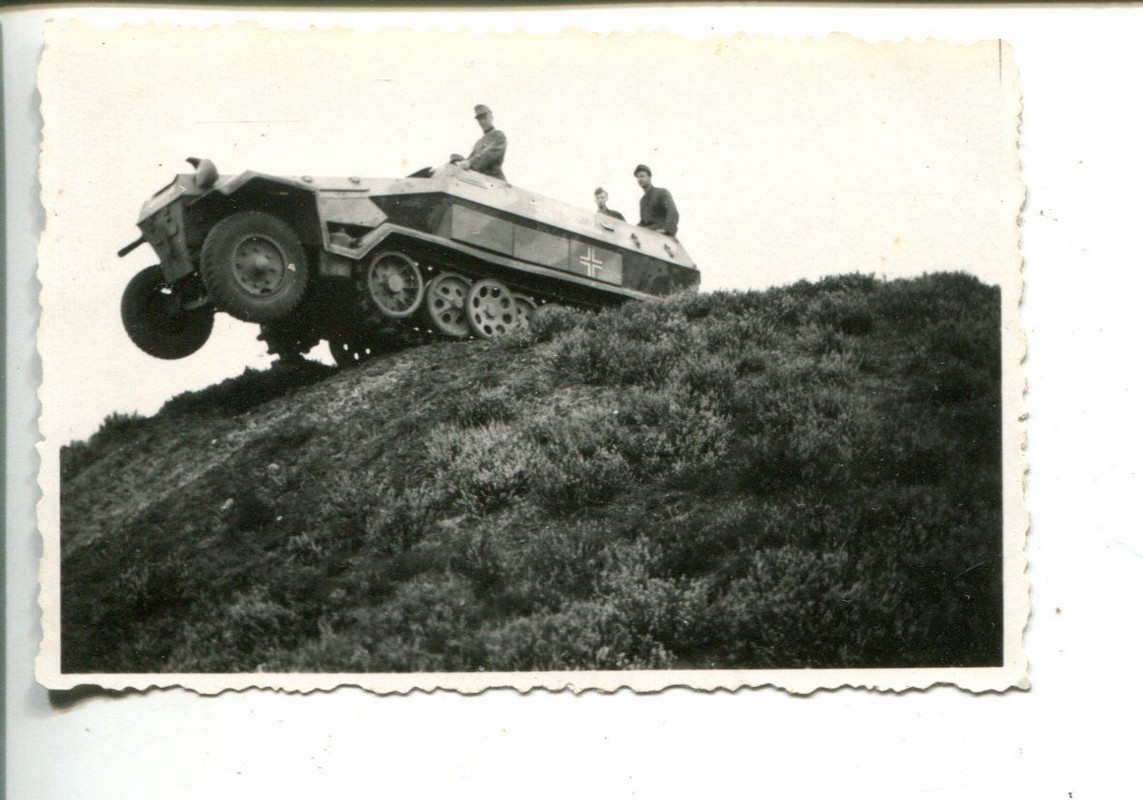 Orig.Foto Halbkette SdKfz Wehrmacht Geländefahrt