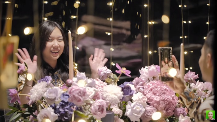 Jess No Limit membagikan kabar bahagia saat melamar Sisca Kohl melalui unggahan Youtube pada Kamis (25/8/2022).