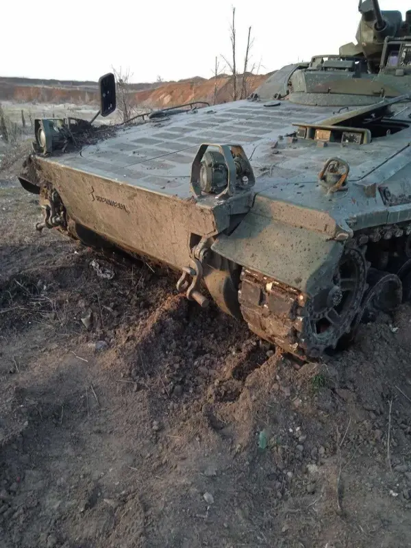 Les blindes de l OTAN en Ukraine - Page 2 Les-forces-russes-de-la-1re-brigade-slave-ont-captur-un-Marder-1-A3-2