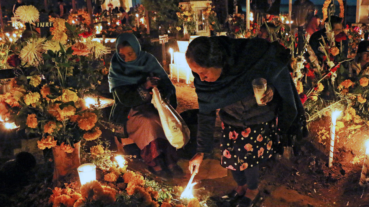 Día de Muertos: Con restricciones vuelven a los panteones en América Latina