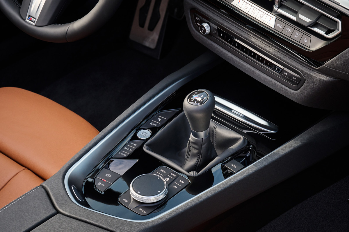 P90535772_highRes_the-bmw-z4-m40i-with