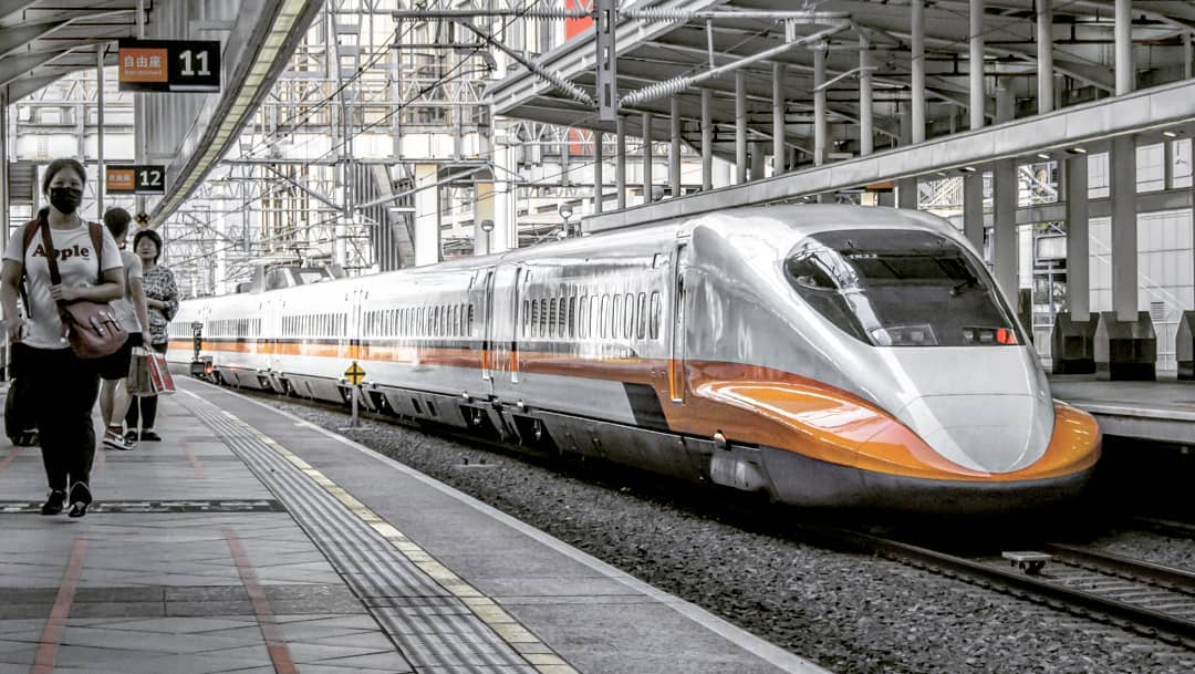 Kereta Api Super Cepat Taiwan (Taiwan High Speed Rail).