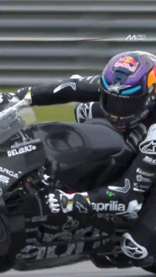 crash-motogp-1887026520767582461.gif