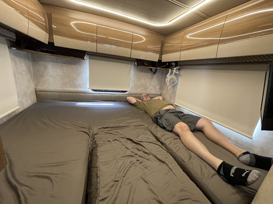 C76691BB-3051-402F-927B-E0B75FA27C24