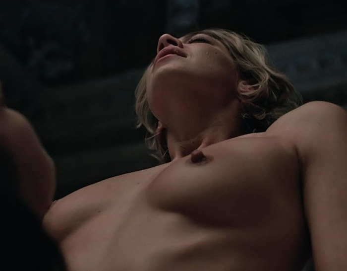 Analeigh-Tipton-toless-02