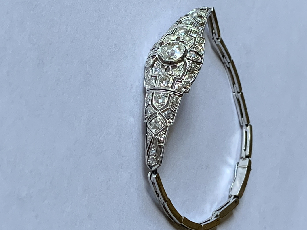 B09CCEC7-1960-4E00-8863-43F60BADC1E5