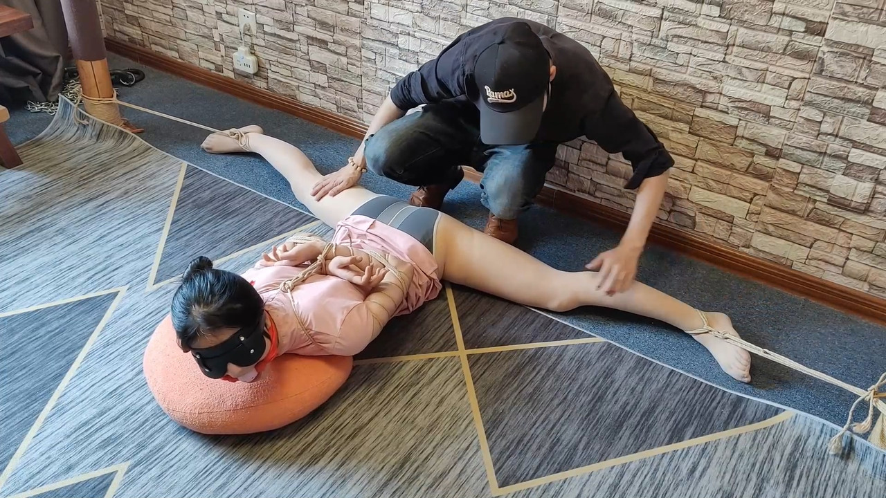 一绳所爱 紫涵职业装五花紧缚单脚吊绑.mp4_20240630_085026.258