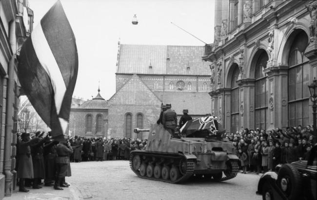 El entierro del SS-Standartenführer Voldemars Veiss en Riga, abril de 1944 El entierro del SS-Standartenführer Voldemars Veiss en Riga, abril de 1944