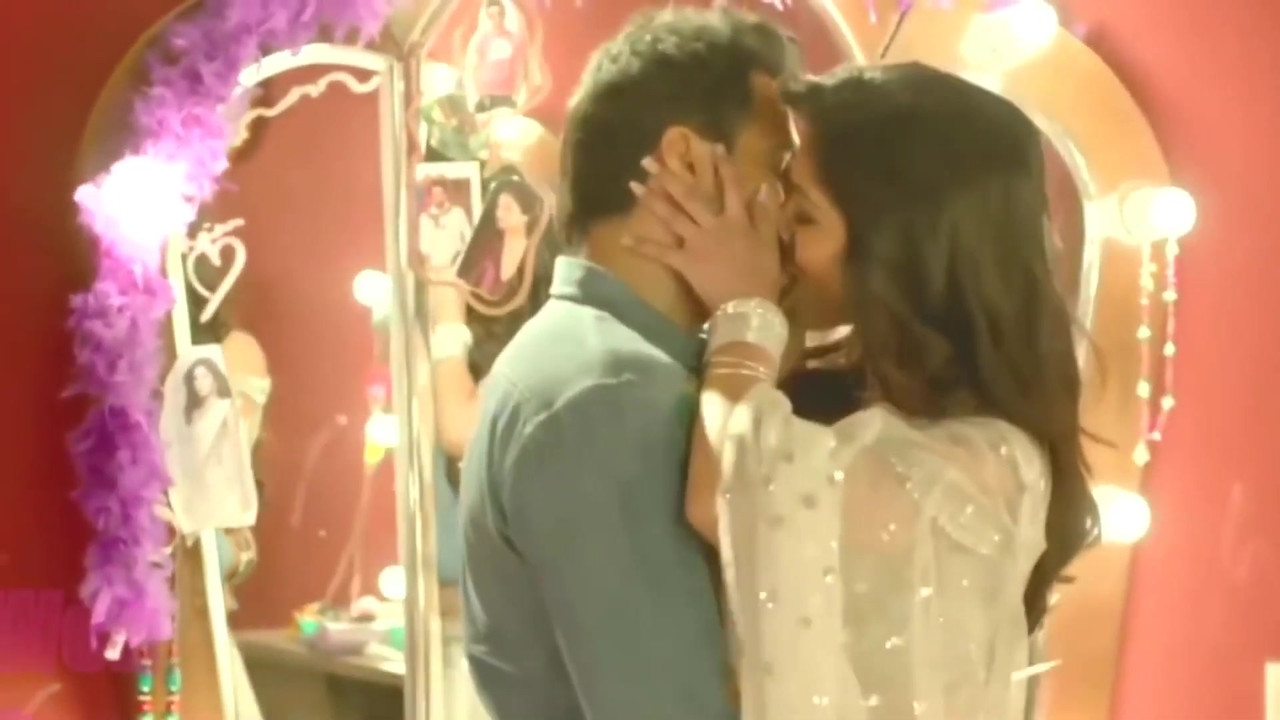 [Image: kisss-16.jpg]