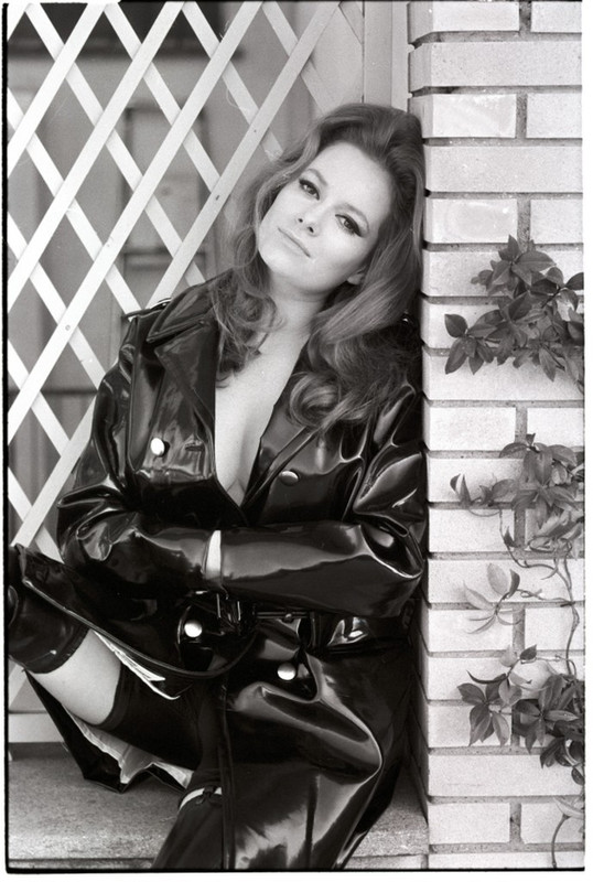 luciana_paluzzi_b51