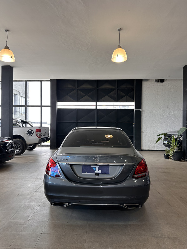 Mercedes Benz C250 - 5