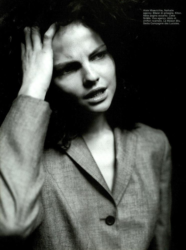 ARCHIVIO - Vogue Italia (February 2001) - People To Watch - 025