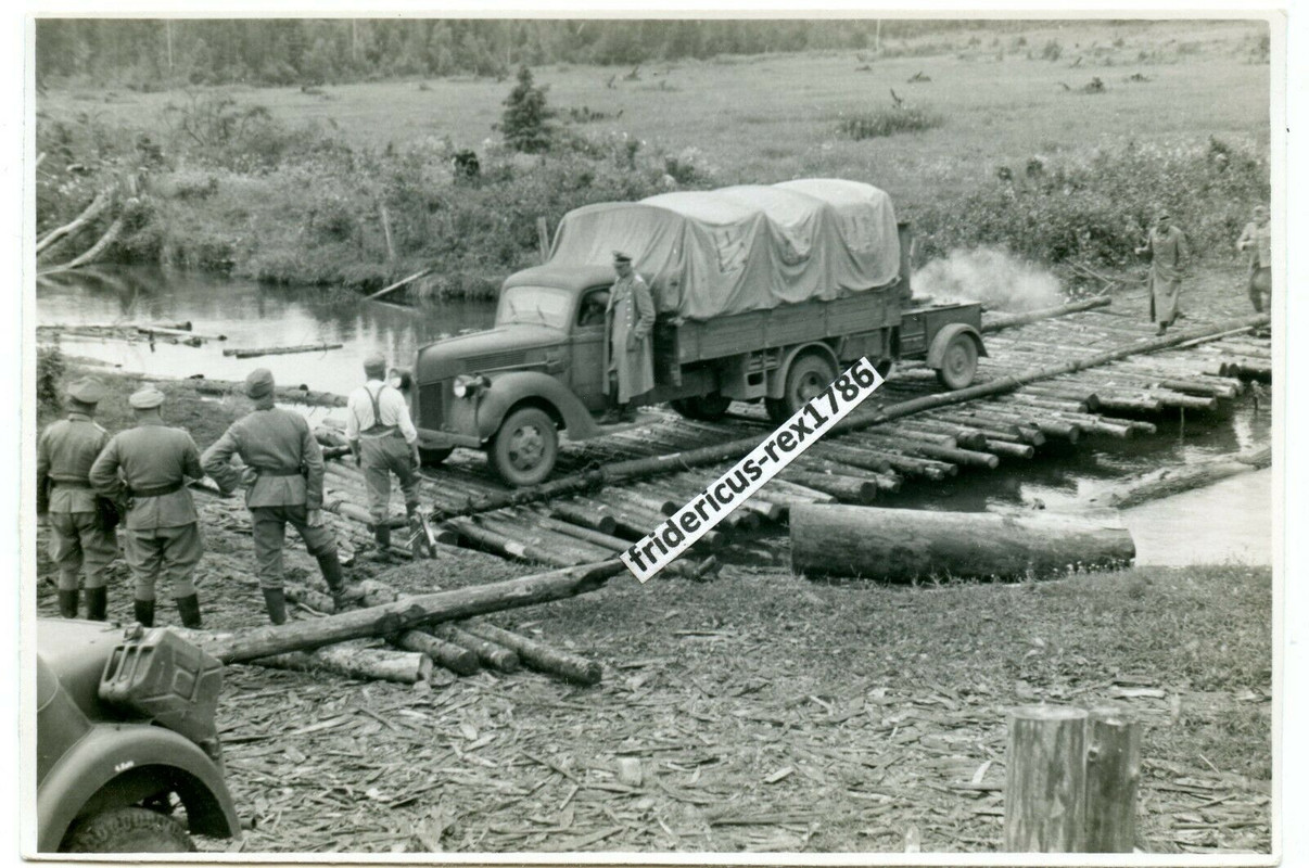 Foto Polizei Btl. Träger des BKA Ostfront 43 LKW Vormarsch HKL