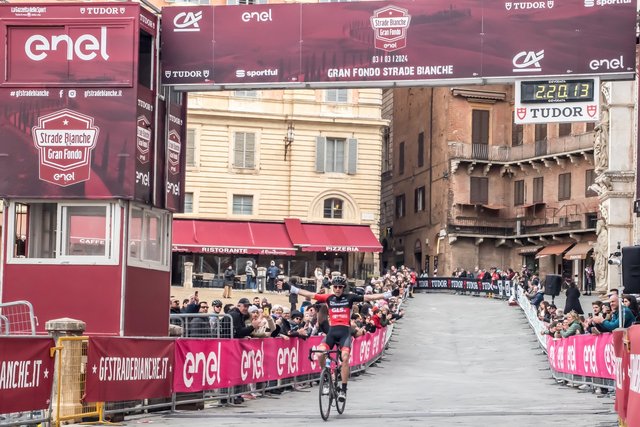 Team Go Fast e Paolo Ciavatta, che domenica alle Strade Bianche!