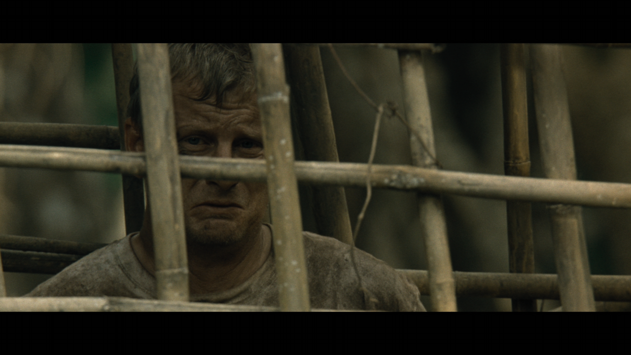 Rambo.2008.2160p.UHD.BDRemux.TrueHD.Atmos.HDR.DoVi.by.DVT.mkv_snapshot_00.38.13_[2022.08.02_20.52.30