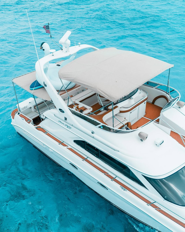 Mr Sea 50 ft yacht rental Cancun - Kitchen and dining area with air conditioning and full amenities