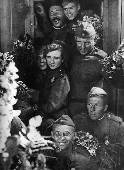 soviet-soldiers