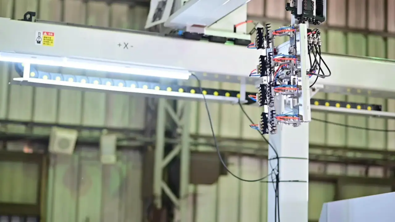 Huarong's injection molding robot