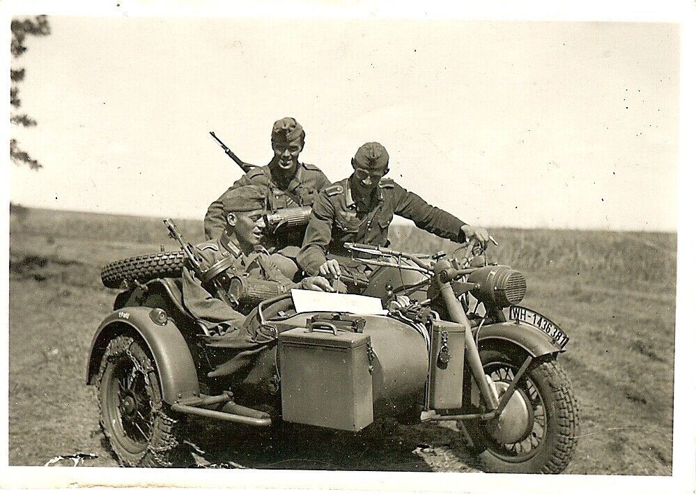 Germans on Motorcycle (WH-1436381) w Russian PPSH Maschinenpistole!!! 1941