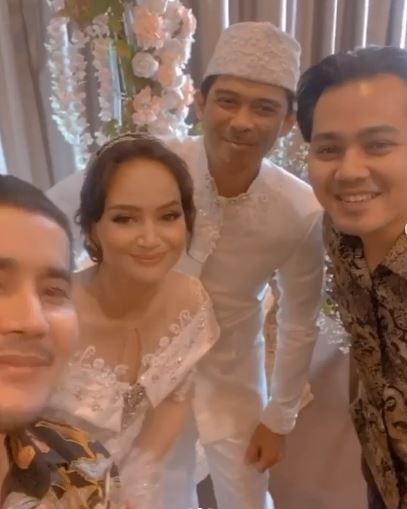 Angelica Simperler resmi menikah dengan Rico Hidros Daeng