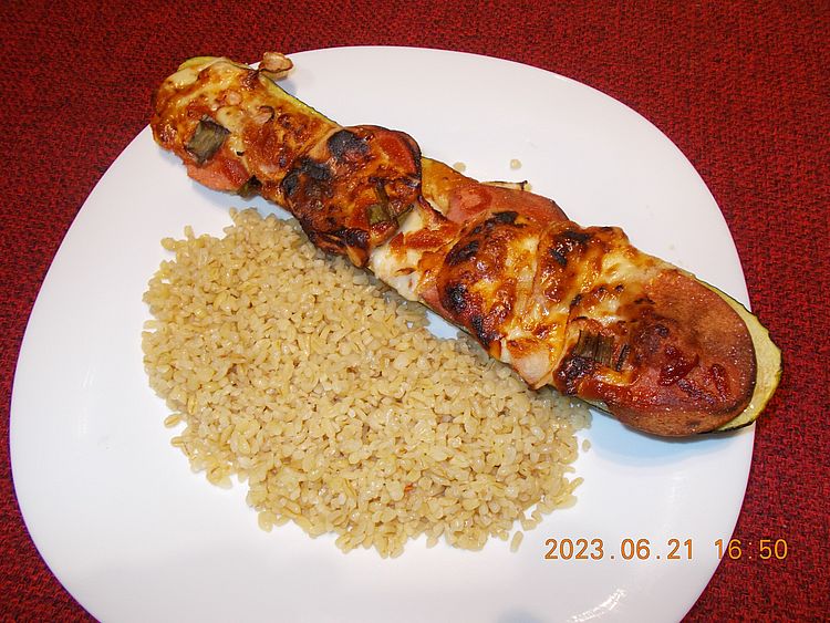 https://i.postimg.cc/fbdN62s5/grillezett-cukkini-bulgurral-2023.jpg