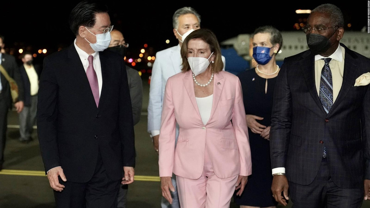 Nancy Pelosi abandona Taiwán tras visita que pudo desatar una guerra
