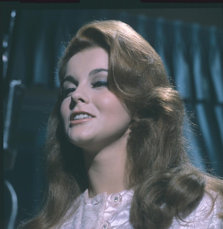 Ann-Margret_md01