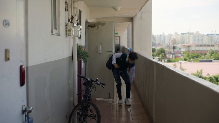 All.Of.Us.Are.Dead.S01E01.WEBRip.ITA.KOR.AAC.Multisub.x264-BlackBit[screenshot 8]