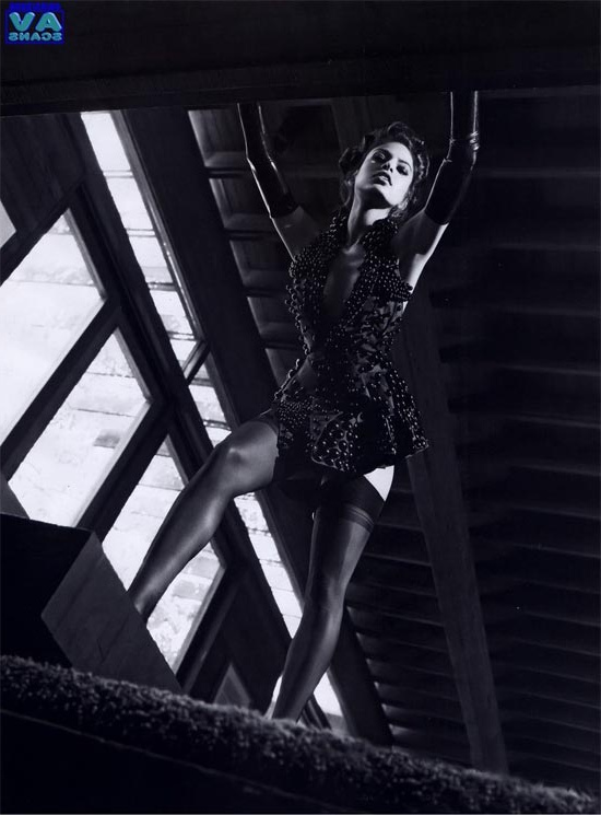 http://www.celebcrust.com/pics/eva-mendes-italian-vogue-14.jpg