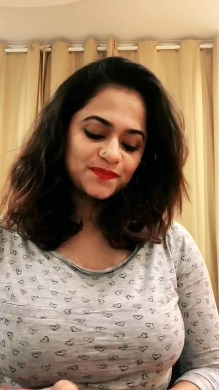 Desi girl huge tits in grey tight tshirt.mp4_snapshot_00.04.591