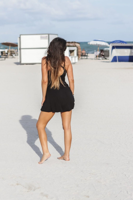 Claudia-Romani-Upskirt-STARS-com-4-1-7