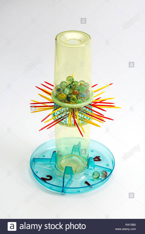 kerplunk-game-created-by-ideal-toy-company-in-1967-R4Y3B0