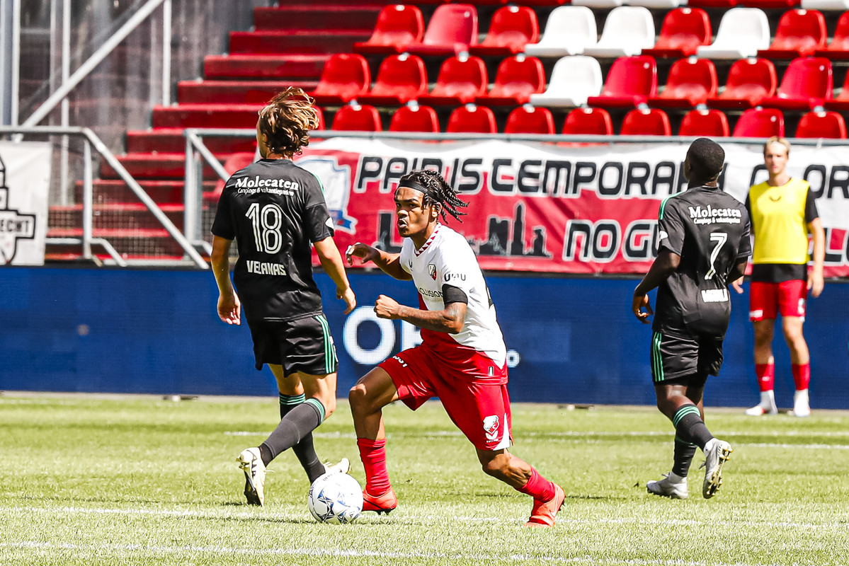 Zwolle vs Utrecht, 19h30 ngày 31/08